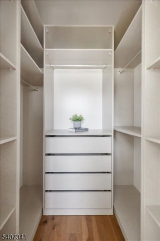 27 Sullivan Dr, Emerson Boro, NJ 07630