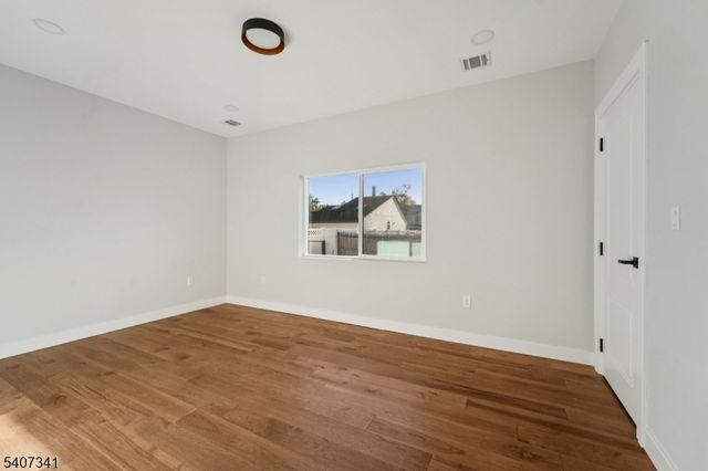 27 Sullivan Dr, Emerson Boro, NJ 07630