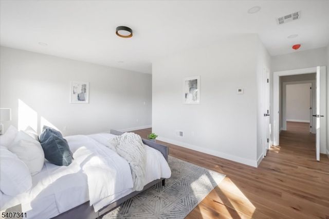 27 Sullivan Dr, Emerson Boro, NJ 07630