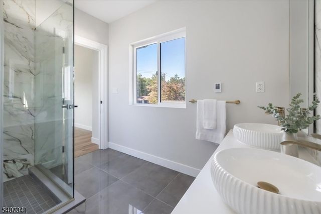 27 Sullivan Dr, Emerson Boro, NJ 07630