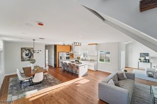 27 Sullivan Dr, Emerson Boro, NJ 07630