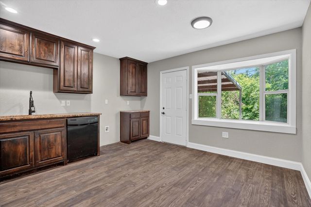 102 Live Oak Lane, Weatherford, TX 76086