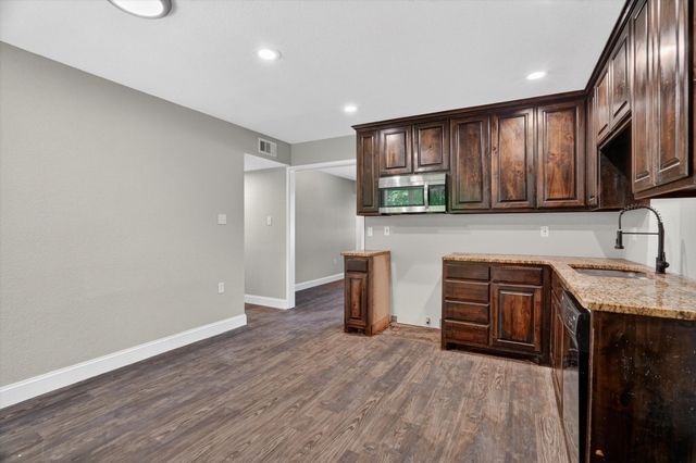 102 Live Oak Lane, Weatherford, TX 76086