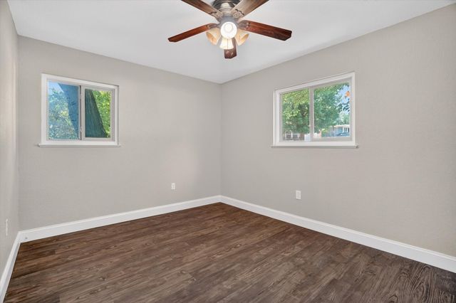 102 Live Oak Lane, Weatherford, TX 76086