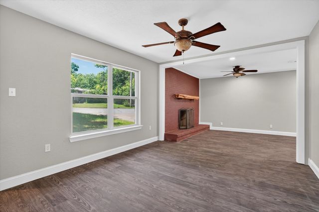 102 Live Oak Lane, Weatherford, TX 76086