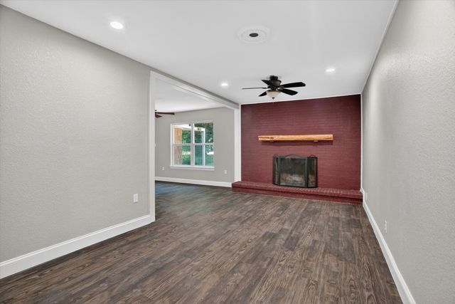 102 Live Oak Lane, Weatherford, TX 76086