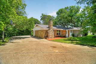 102 Live Oak Lane, Weatherford, TX 76086
