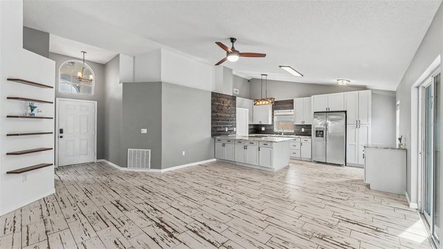 3312 QUEENS COVE LOOP, Winter Haven, FL 33880