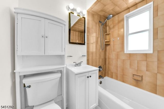 30 Pequannock Ave, Pompton Lakes Boro, NJ 07442