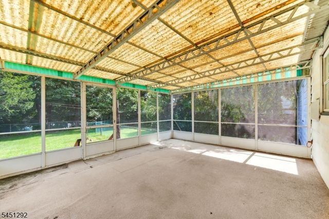 30 Pequannock Ave, Pompton Lakes Boro, NJ 07442