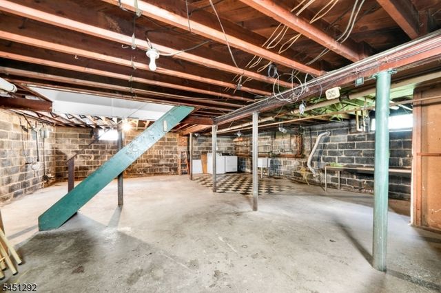 30 Pequannock Ave, Pompton Lakes Boro, NJ 07442