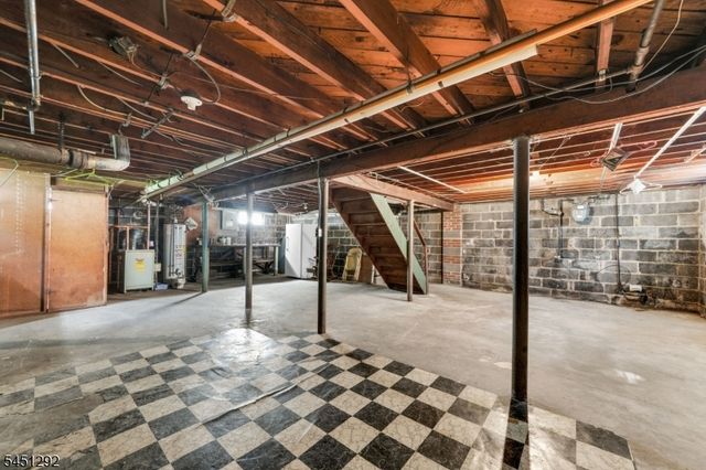 30 Pequannock Ave, Pompton Lakes Boro, NJ 07442