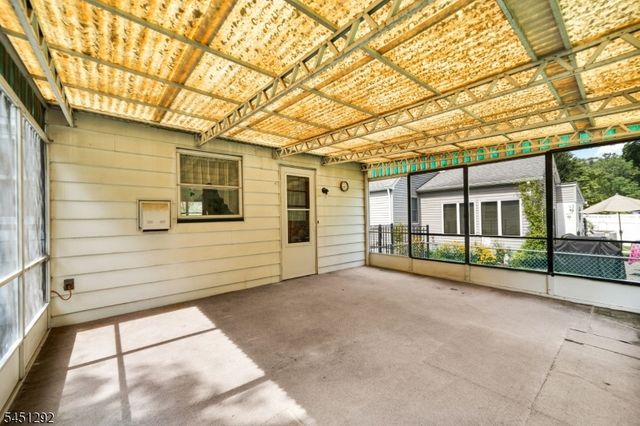 30 Pequannock Ave, Pompton Lakes Boro, NJ 07442