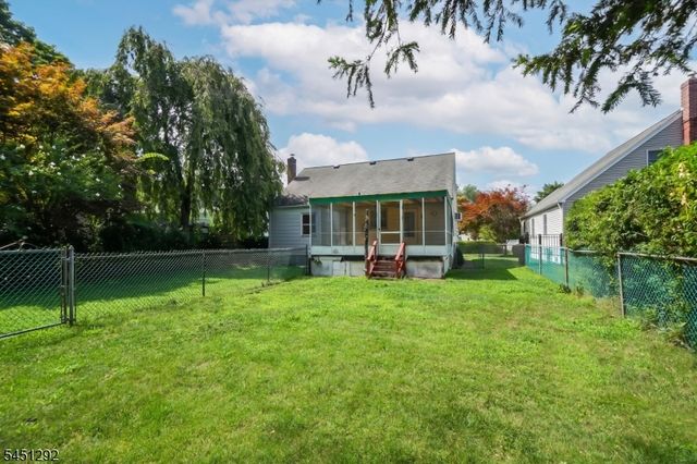 30 Pequannock Ave, Pompton Lakes Boro, NJ 07442
