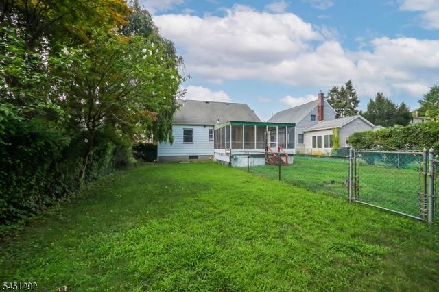 30 Pequannock Ave, Pompton Lakes Boro, NJ 07442