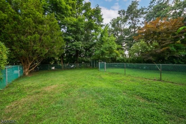 30 Pequannock Ave, Pompton Lakes Boro, NJ 07442