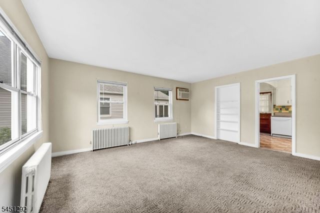 30 Pequannock Ave, Pompton Lakes Boro, NJ 07442