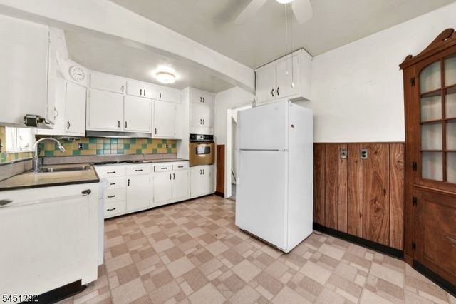 30 Pequannock Ave, Pompton Lakes Boro, NJ 07442