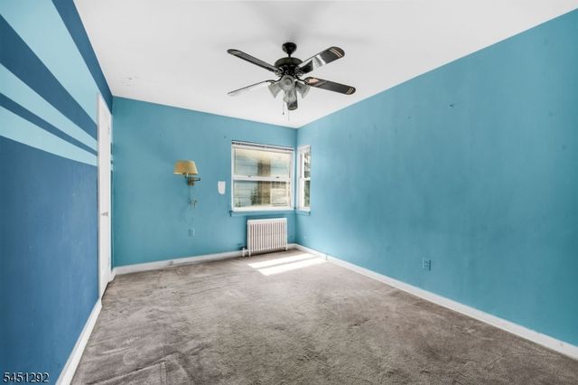 30 Pequannock Ave, Pompton Lakes Boro, NJ 07442