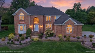 48548 Castleside Drive, Canton, MI 48187