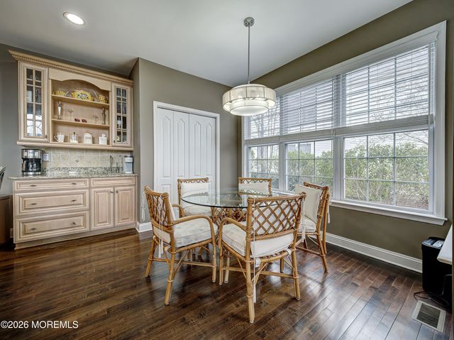 5 W Parsonage Way, Manalapan, NJ 07726