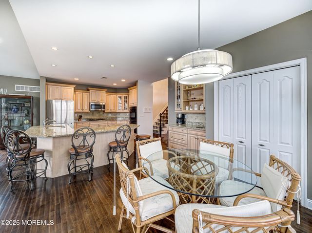 5 W Parsonage Way, Manalapan, NJ 07726