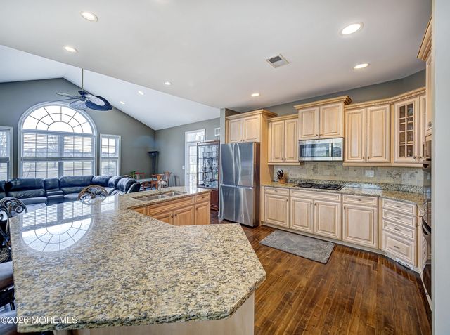 5 W Parsonage Way, Manalapan, NJ 07726