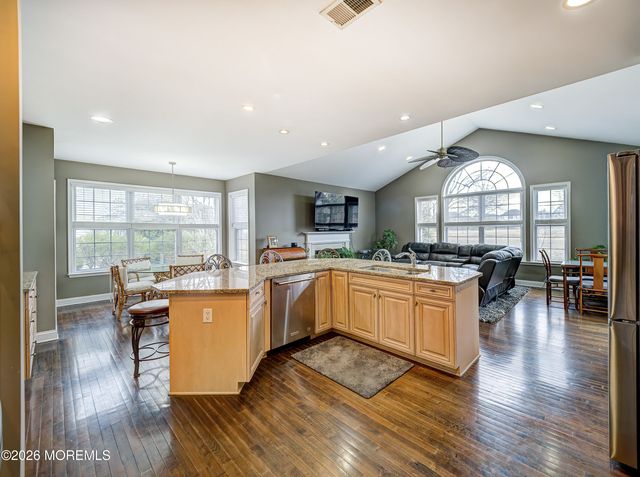 5 W Parsonage Way, Manalapan, NJ 07726