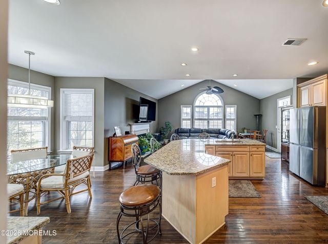 5 W Parsonage Way, Manalapan, NJ 07726