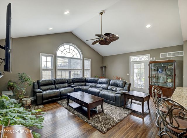 5 W Parsonage Way, Manalapan, NJ 07726