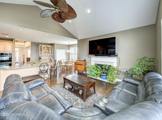 5 W Parsonage Way, Manalapan, NJ 07726