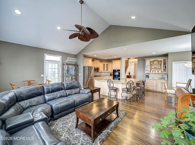 5 W Parsonage Way, Manalapan, NJ 07726