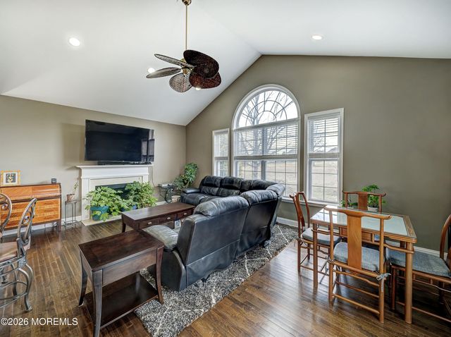 5 W Parsonage Way, Manalapan, NJ 07726