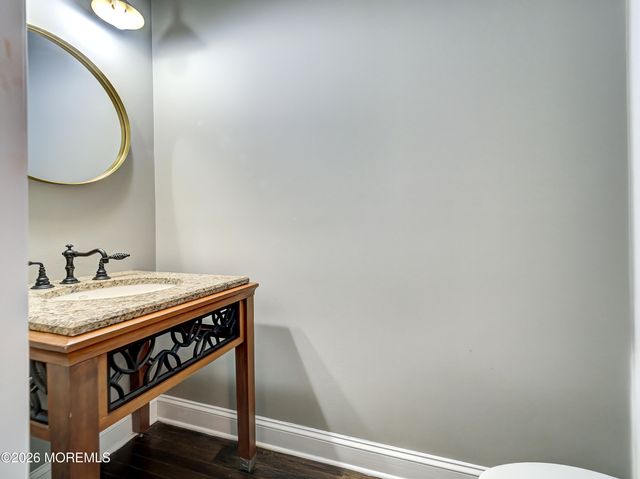 5 W Parsonage Way, Manalapan, NJ 07726