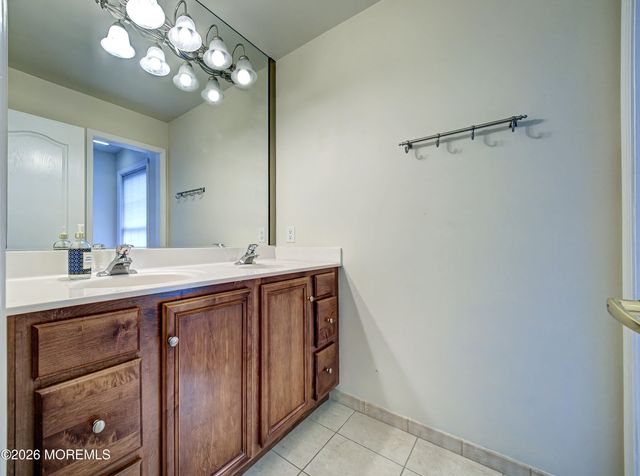 5 W Parsonage Way, Manalapan, NJ 07726