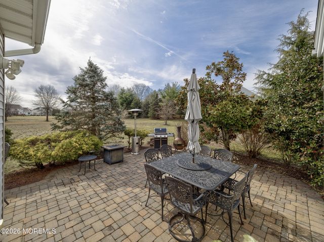 5 W Parsonage Way, Manalapan, NJ 07726