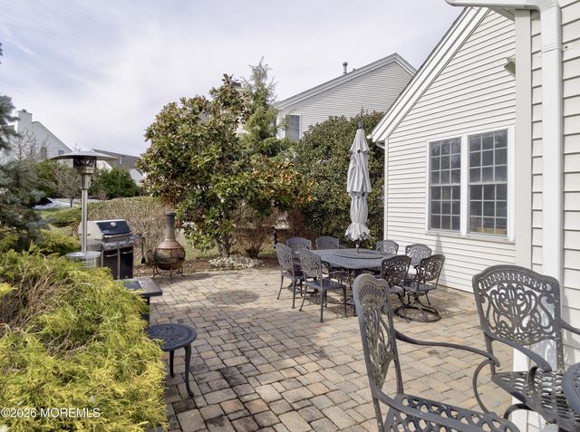 5 W Parsonage Way, Manalapan, NJ 07726