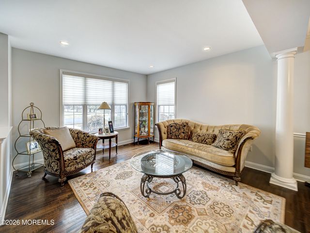 5 W Parsonage Way, Manalapan, NJ 07726