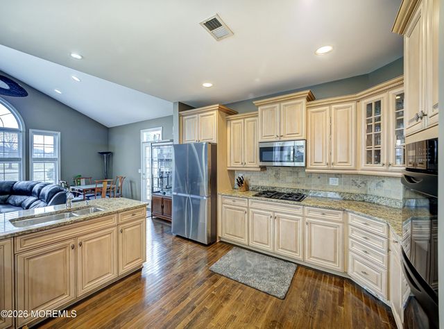 5 W Parsonage Way, Manalapan, NJ 07726