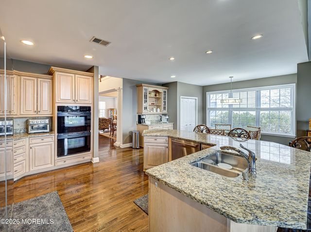 5 W Parsonage Way, Manalapan, NJ 07726