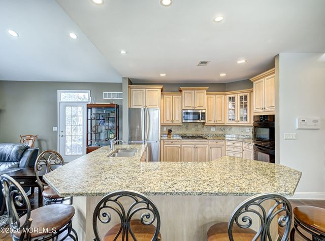 5 W Parsonage Way, Manalapan, NJ 07726