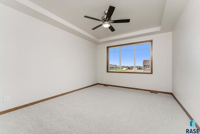 8709 W Rathburn St Street, Sioux Falls, SD 57106