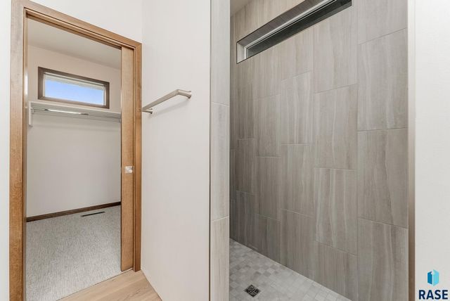 8709 W Rathburn St Street, Sioux Falls, SD 57106