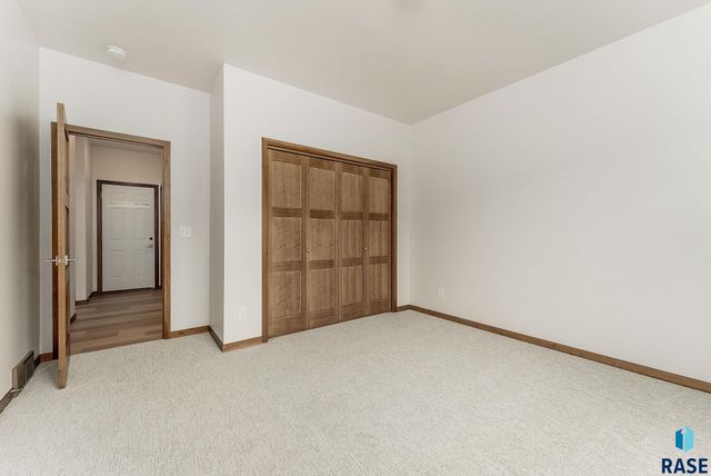 8709 W Rathburn St Street, Sioux Falls, SD 57106