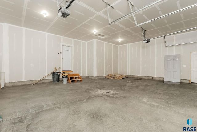 8709 W Rathburn St Street, Sioux Falls, SD 57106