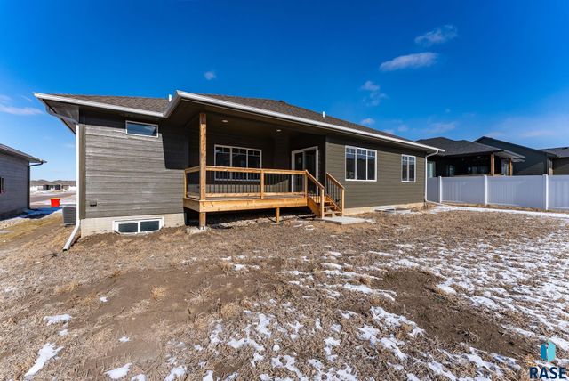 8709 W Rathburn St Street, Sioux Falls, SD 57106