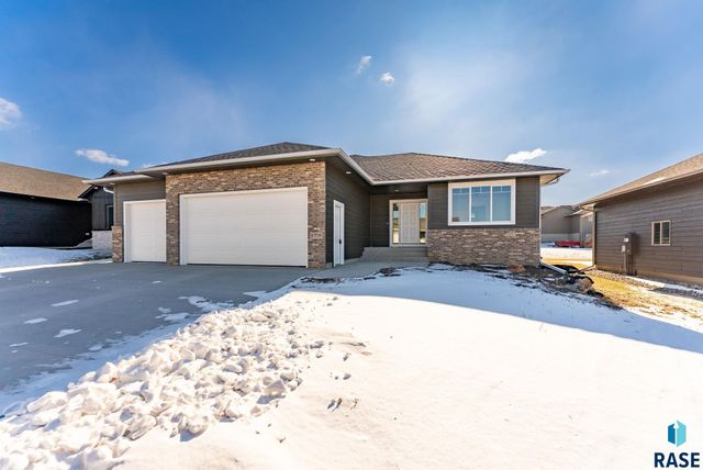 8709 W Rathburn St Street, Sioux Falls, SD 57106