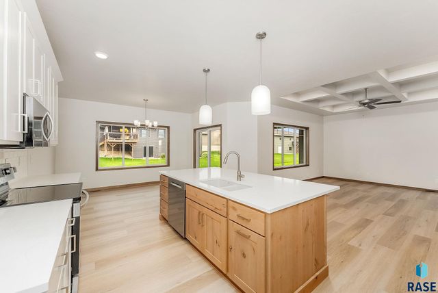 8709 W Rathburn St Street, Sioux Falls, SD 57106