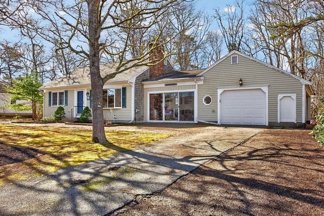 12 Inkberry Ln, Harwich, MA 02645