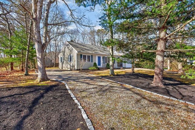 12 Inkberry Ln, Harwich, MA 02645